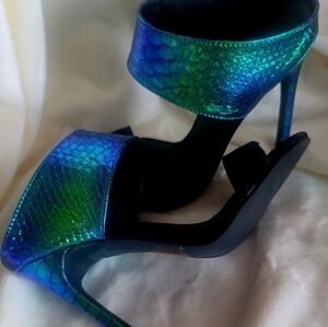 Wild Rose Iridescent Blue & Green Stilletto Sandal Sz 6.5
